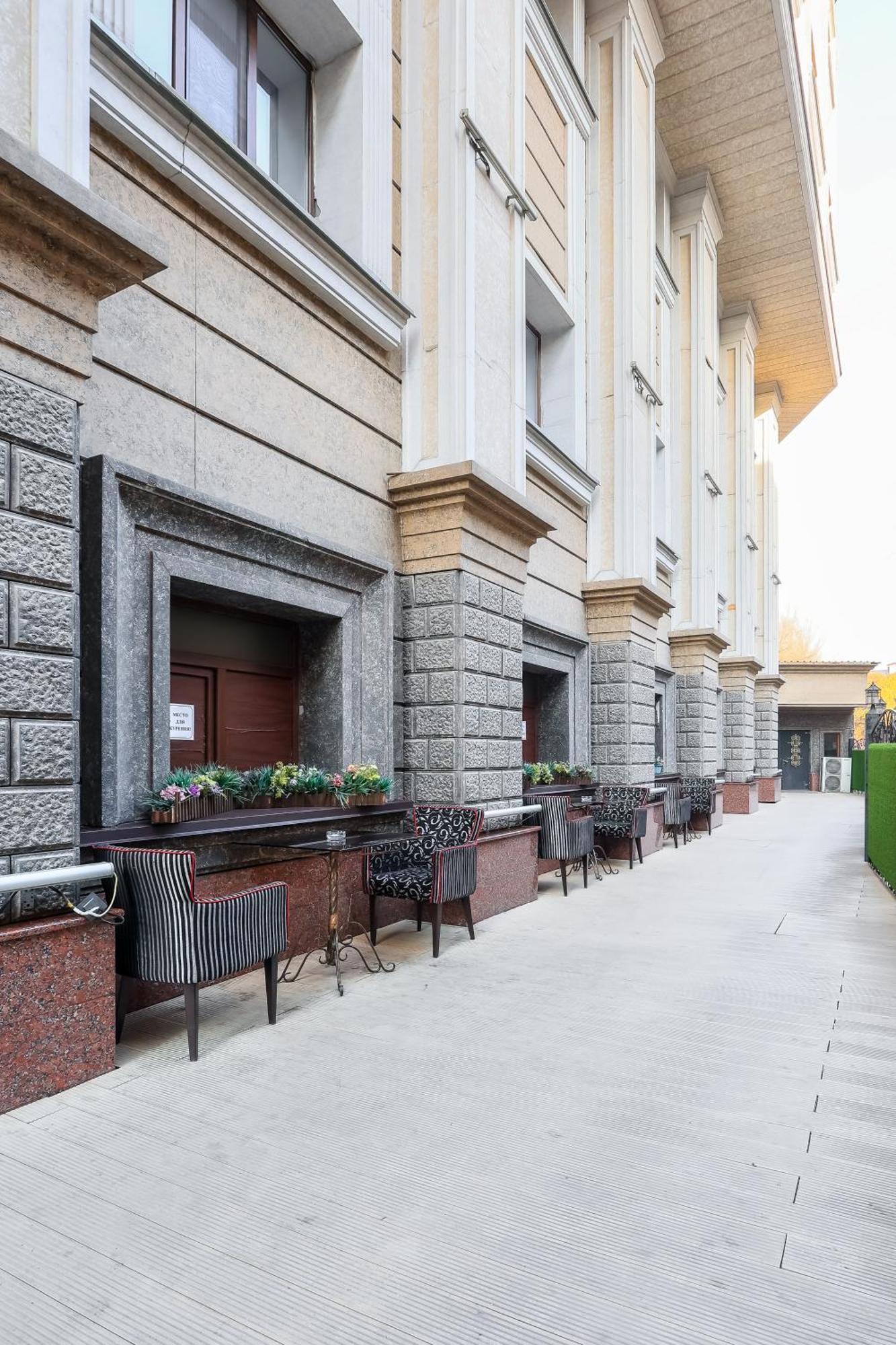 Grand Opera Hotel Alma-Ata Buitenkant foto