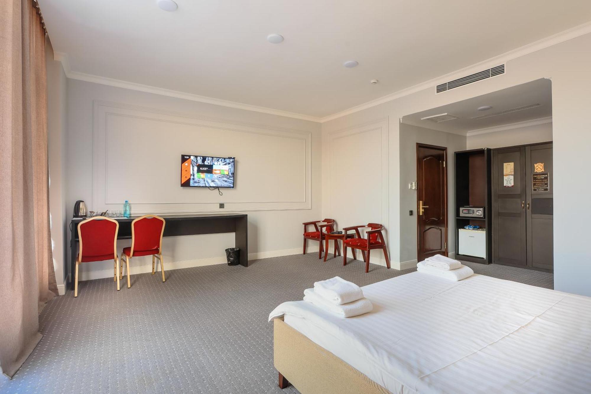 Grand Opera Hotel Alma-Ata Buitenkant foto