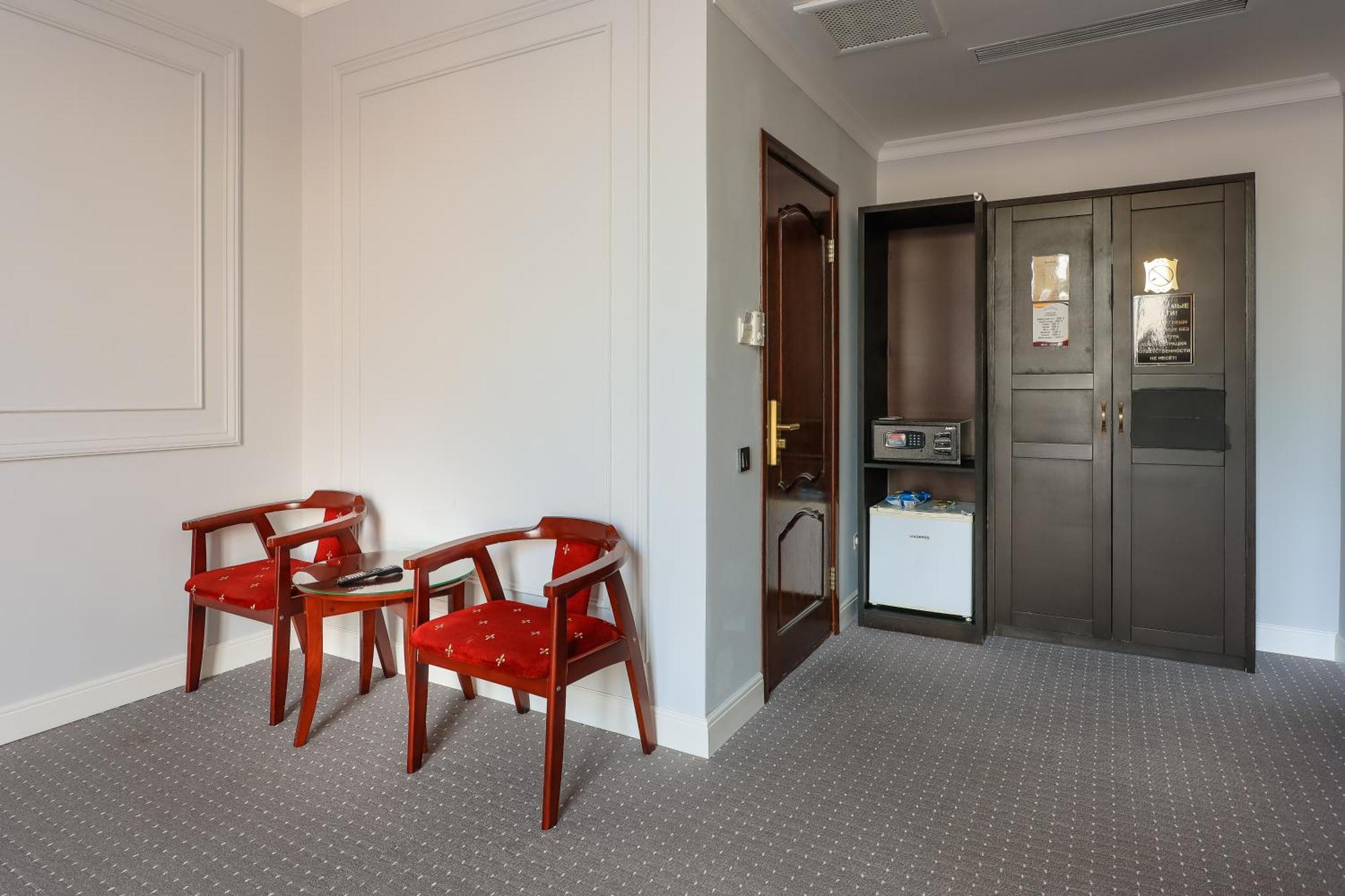 Grand Opera Hotel Alma-Ata Buitenkant foto