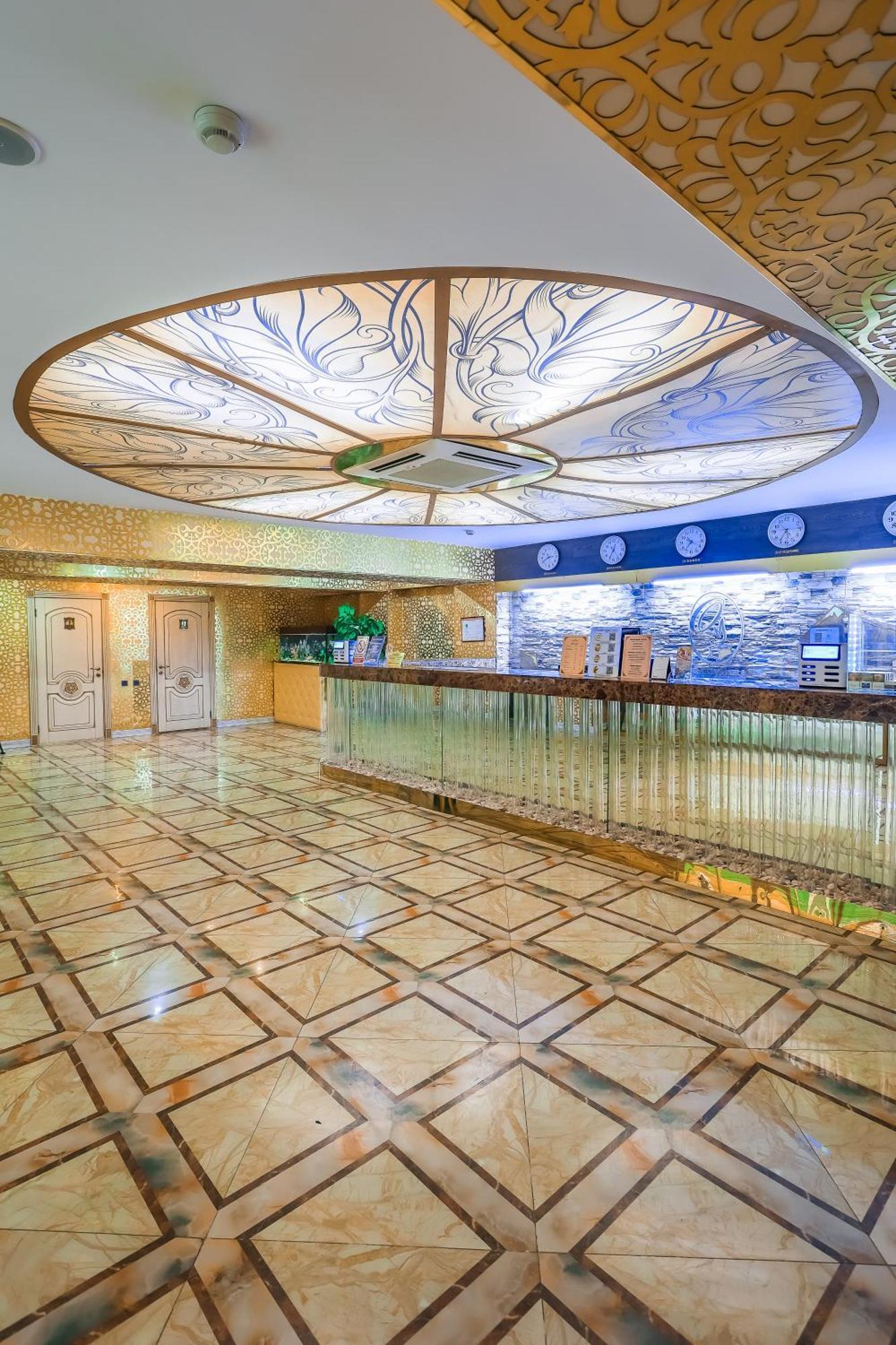 Grand Opera Hotel Alma-Ata Buitenkant foto