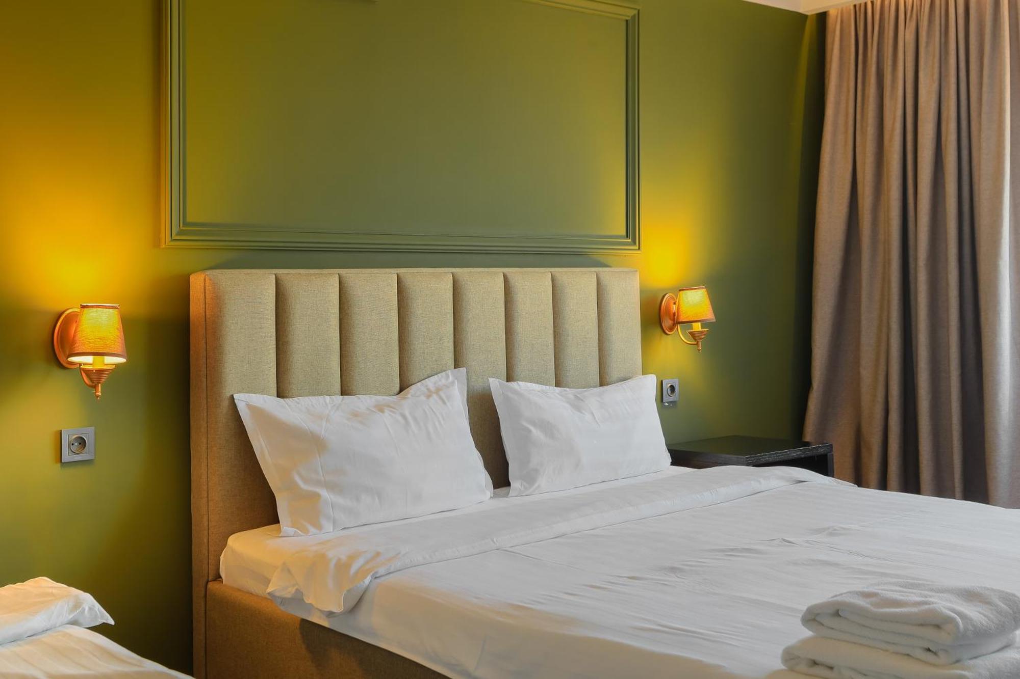 Grand Opera Hotel Alma-Ata Buitenkant foto